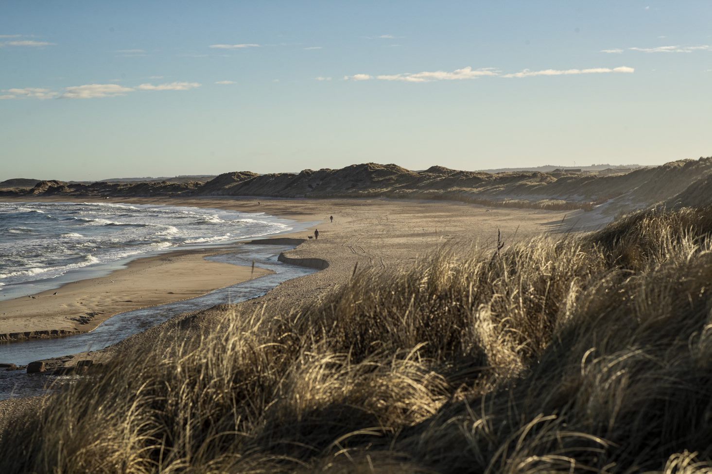 Sommerhuskøkkenet i et fritidshjem tæt på naturen og stranden 