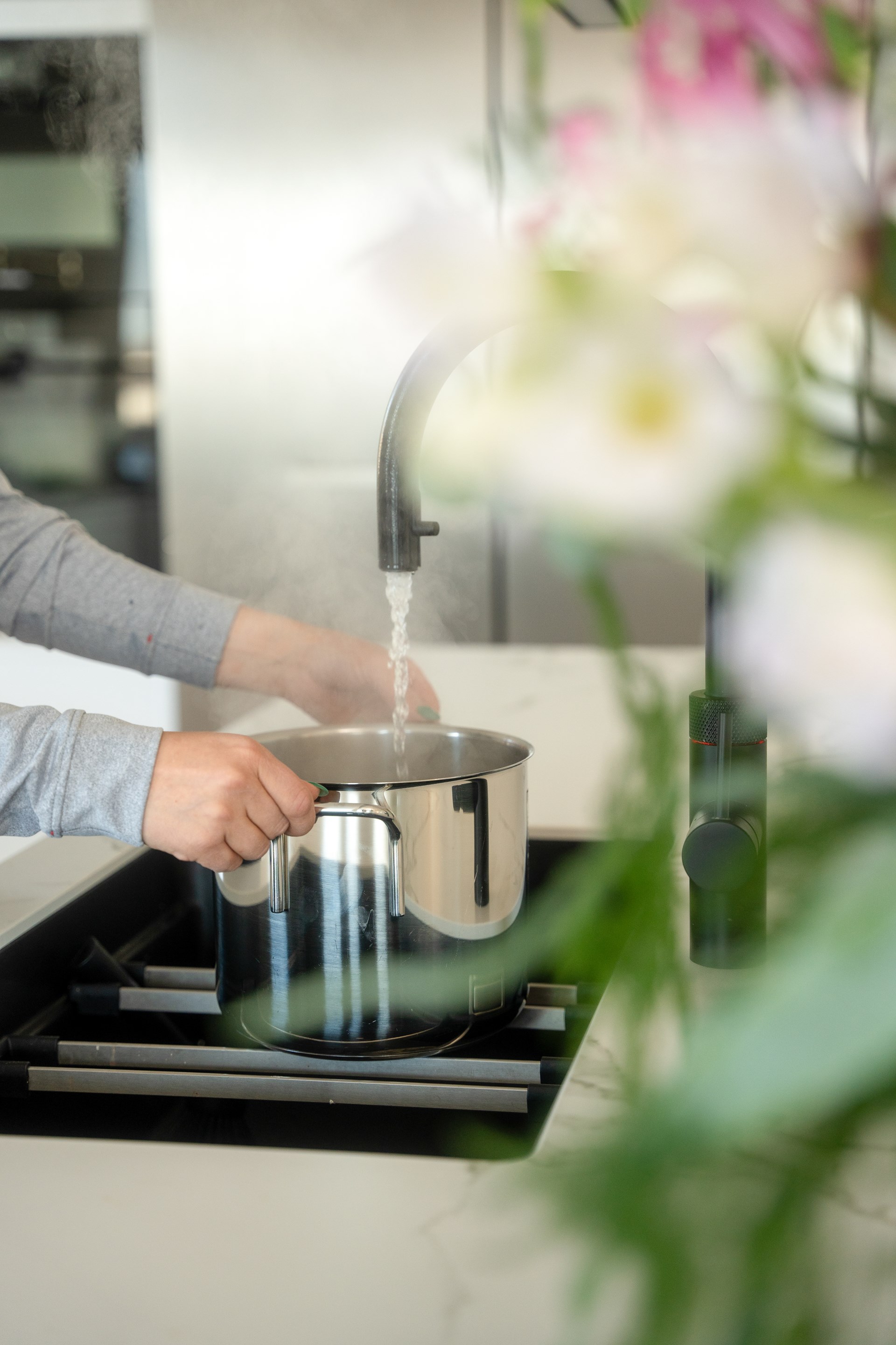 Tænk på alle de gange, du tænder vandhanen i løbet af en dag.